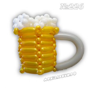 кружка пива из воздушных шаров
