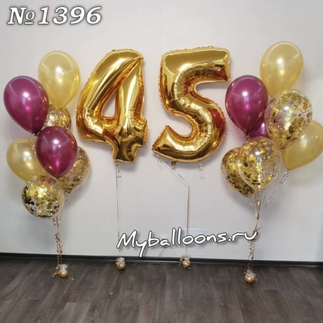 Золотая цифра 45 и два фонтана из шаров