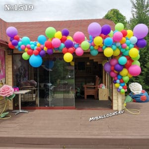Разноцветная разнокалиберная гирлянда из воздушных шаров